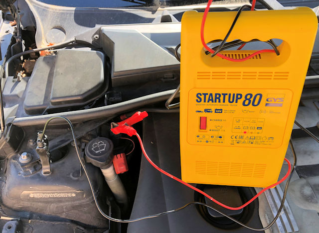 Chargeur de batterie voiture sans permis