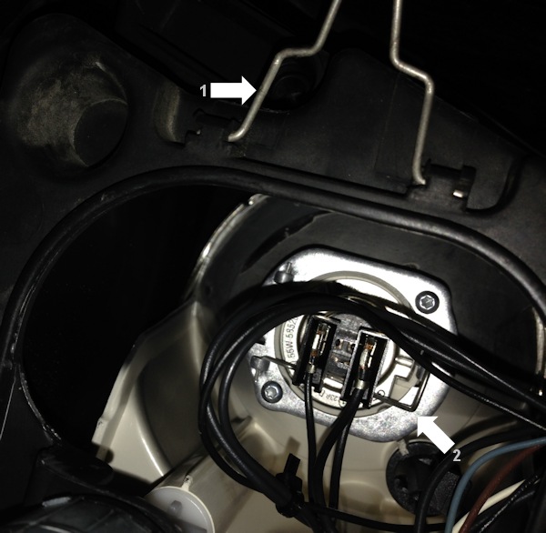 Comment changer une ampoule de feux de croisement sur Opel Corsa D (partie  1) 