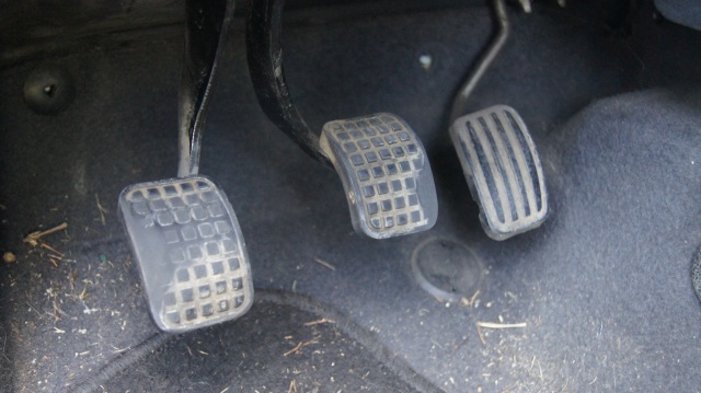 Panne feu arrièrre Peugeot 308 problême de masse : Le bar de la glisse