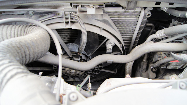 Remplacement de l'ampoule de feux stop sur Peugeot 607 - Tutoriels