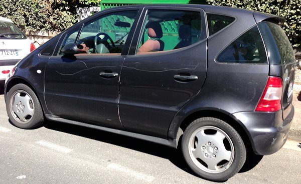 Les pneus d'une douzaine de voitures attaqués à la perceuse dans une rue de  Rouen